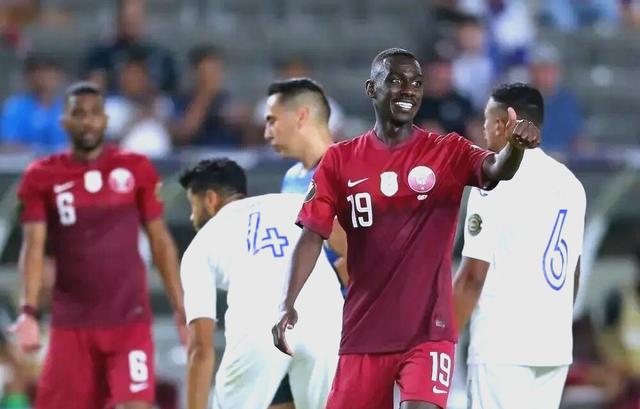 世界杯热门球队取得连胜，实力备受瞩目